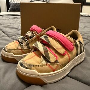 SOLD
100% AUTHENTIC BURBERRY TODDLER SHOES SIZE 23 or 6.5/7C in US